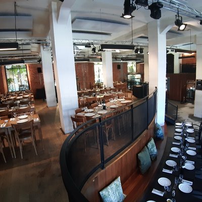 La Fabbrica en configuration repas assis