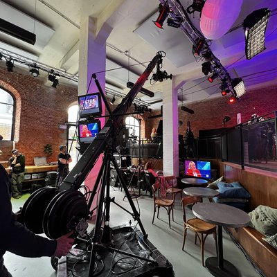 La Fabbrica équipée pour un tournage télévisé
