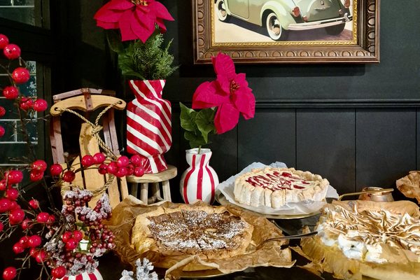 L'Annexe's dessert corner, in end-of-year décor.