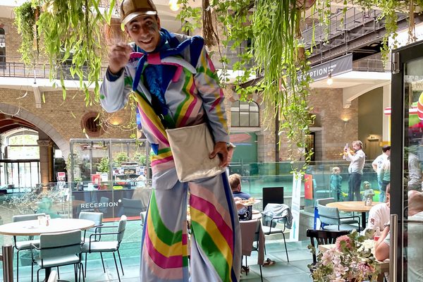 The stilt walker, one of the Sunday brunch entertainments.