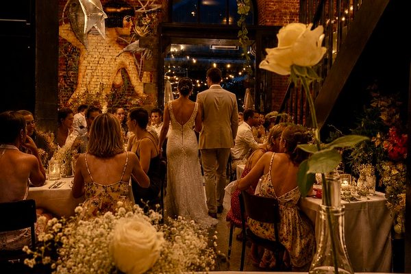 Un mariage à L'Annexe, en soirée.