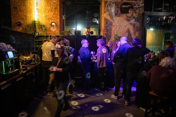 L'Annexe en soirée privée, autour du bar.